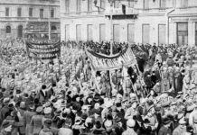 Russian soldiers marching in Petrograd in February 1917 / Wikipedia