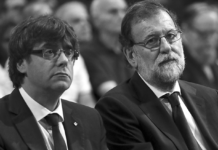 Pla mitjà del president de la Generalitat, Carles Puigdemont, i el president espanyol, Mariano Rajoy, asseguts de costat durant la missa a la Sagrada Família per les víctimes de l'atemptat / EFE. Pool